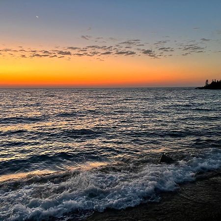 Shoreline Inn Grand Marais Kültér fotó
